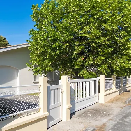 Prázdninový dům Maison Charmante A Avec Jardin Cloture